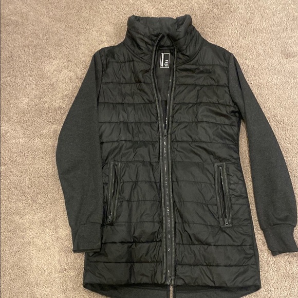Mondetta Quilted Jacket with Gray Sleeves - Picture 1 of 5